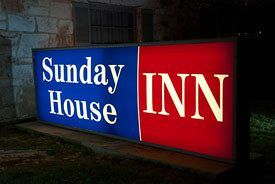 Sunday House Inn And Suites Fredericksburg Exterior photo
