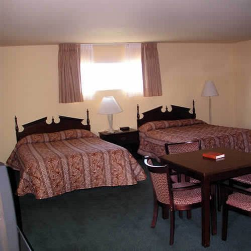 Sunday House Inn And Suites Fredericksburg Exterior photo