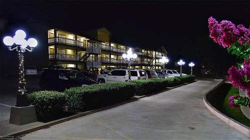 Sunday House Inn And Suites Fredericksburg Exterior photo